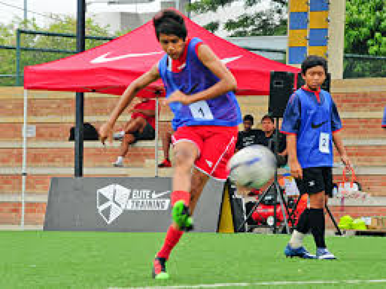 Završnica preko bokova nakon kombinacije kroz sredinu 