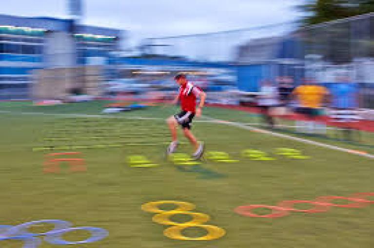 Kružni trening s i bez lopte uz opis, prilagodbe i periodizacija